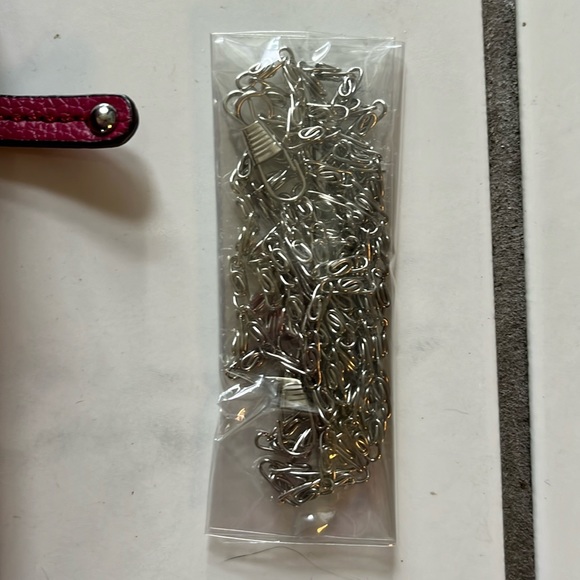 Tignanello  Wallet on chain Crossbody bag phone case  fuchsia  Padded  EUC  7.5w - Picture 10 of 17